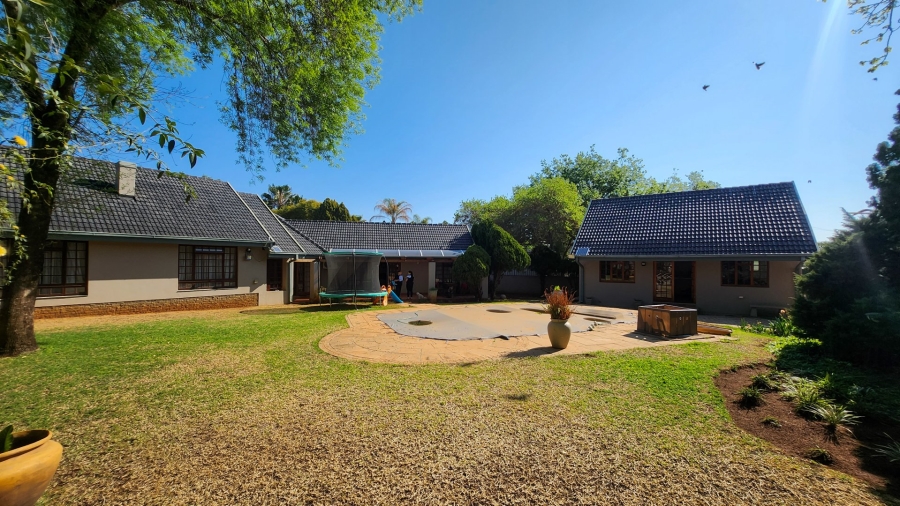 5 Bedroom Property for Sale in Wilkoppies North West